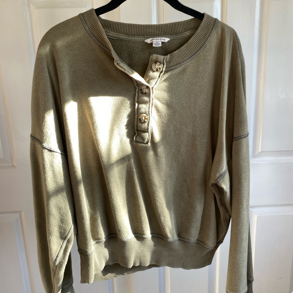American eagle olive green crewneck size: LARGE